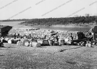 Riverboats, loading cotton on barges