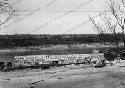 Riverboats, loading cotton on barges