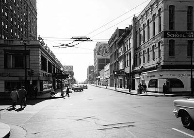 Peabody on the left side of Union Avenue