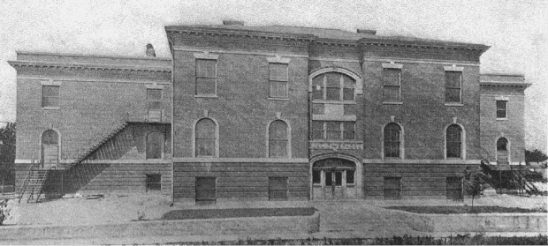 Lauderdale-School-620×279 Ancient historic building in Memphis, Tennessee, showcasing early architectural design and historical significance.