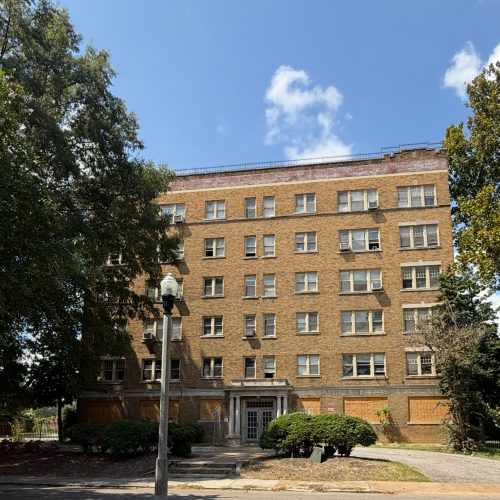 Almadura Apartments (175 Stonewall St, Memphis, TN)